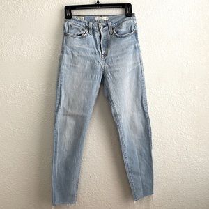 Levi’s Premium Wedgie Fit in Medium Wash